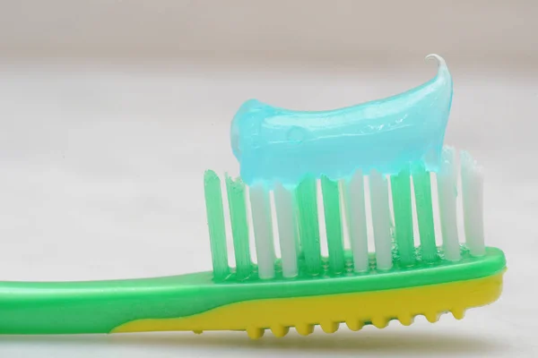 Зубная Щетка Зеленой Зубной Щетке — стоковое фото