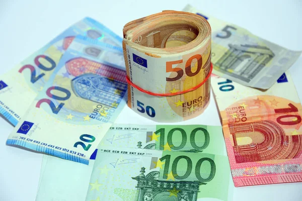 Eurobankovky Euromince Bílém Pozadí — Stock fotografie