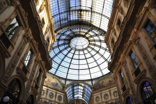 Kilátás Üres Utcák Kávézó Történelmi Helyszínek Miatt Covid Milánóban Olaszországban — Stock Fotó