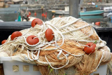 Sahildeki eski balık ağları