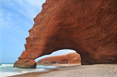 Portekiz 'deki lagos adasındaki mavi mağaraların manzarası.