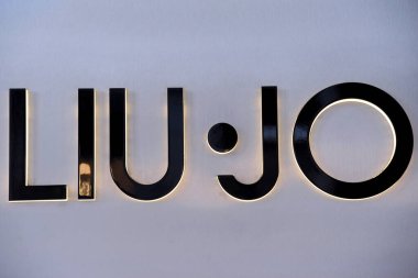 Milan, İtalya 29 Ekim 2018 Liu Jo logosu ve mağazası