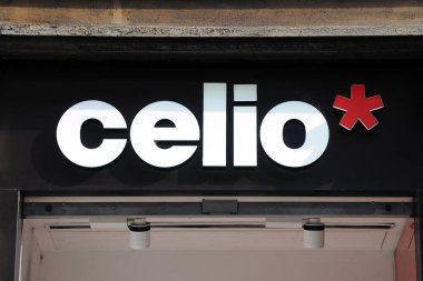 Milan, İtalya 20 Ekim 2018 - Celio logosu ve dükkânı