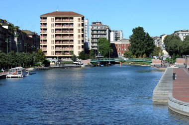 Milan, İtalya Eylül 28,2108 - Navigli Kanalı (Naviglio grande) turist için ilginç bir yer