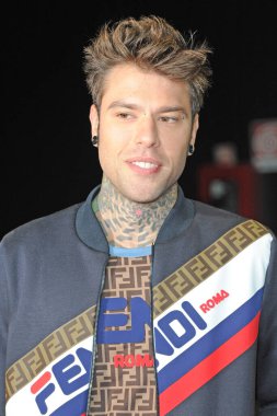 Milan, İtalya - 22 Ekim 2018: Fedez İtalyan şarkıcı