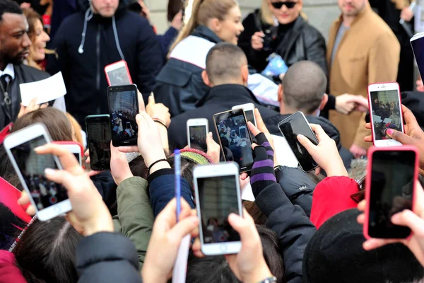 Италия Милан Февраля 2018 Съемки Телефону Фанаты Возобновляют Мероприятие Фотографируя — стоковое фото