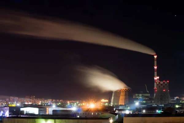 Ve penceremden yüksek boru görülür