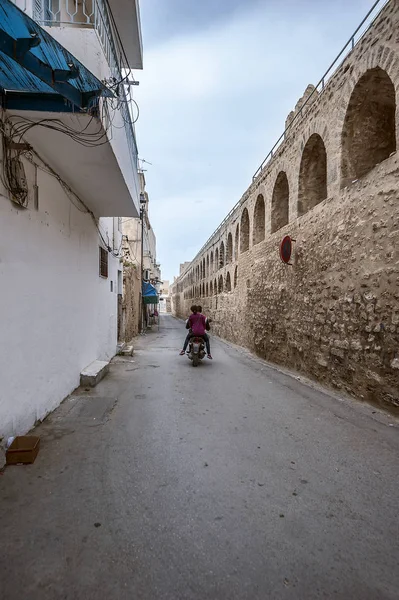 Tunisia Sousse Streets Old City Medina Teenagers Scooter — Stock Photo, Image