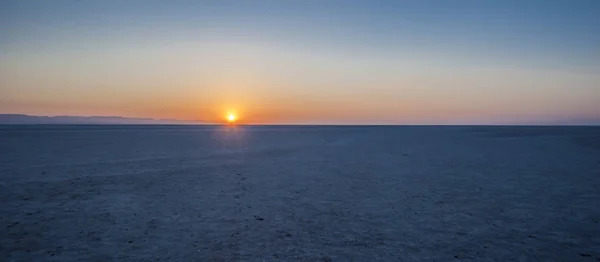 Túnez Salida Del Sol Sobre Lago Salado Jerid — Foto de Stock