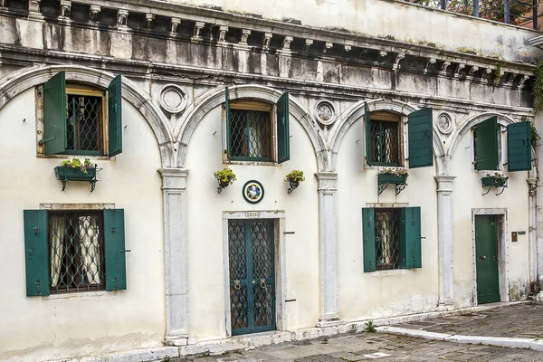 Venice. Residential house. — Stock Photo, Image