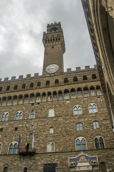 Palazzo Vecchio on Piazza Signoria. — Stock Photo, Image