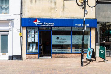Doğrudan Müdahale Merkezi. Trowbridge Wiltshire 'da vitrin işi reklamları yapan küçük bir yerel iş bulma kurumu.