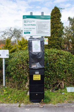 Wiltshire otoparkındaki parkmetrede bir sonraki emre kadar askıya alınmış bir cezayla kapatıldı.