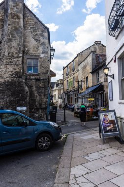 Avon 'daki Wiltshire kasabası Bradford' da Shambles denilen dar yaya sokağının doğusundan bir manzara.