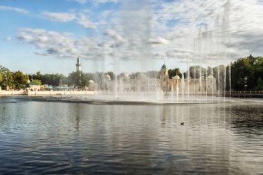 Kaatsheuvel, Hollanda, 19 Ağustos 2017: Aquanura büyük su show Hollanda Efteling tema parkı