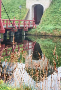 Bourtange erişim köprüye, Hollandalı bir Kuzey Hollanda Groningen il köyde güçlendirilmiş.