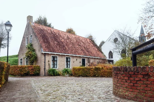 Небольшой Дом Колодцем Буртанге Голландской Укрепленной Деревне Провинции Озил Севере — стоковое фото