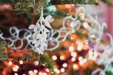 Noel tebrik Noel dalında bir Noel dekorasyonu ile dekore edilmiştir..