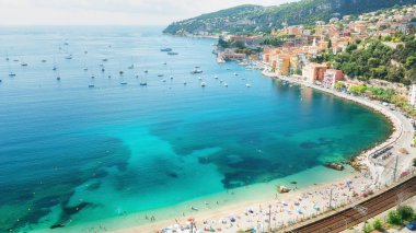 Plajda, güzel bay Villefranche-sur-Mer Cote d'Azur Fransa yıkananlara zevk