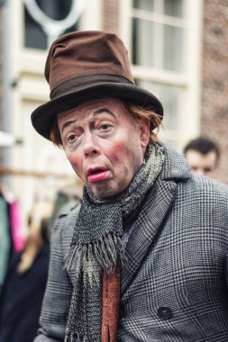 Deventer, Hollanda, 21 Aralık 2014: Basit ruh Dickens Dickens Festivali sırasında ünlü kitaplardan karakterlerden biri