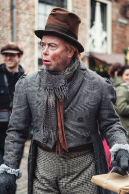 Deventer, Hollanda, 21 Aralık 2014: Basit ruh Dickens Dickens Festivali sırasında ünlü kitaplardan karakterlerden biri