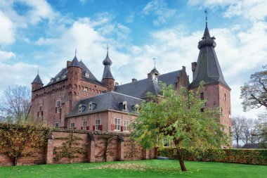 Doorwerth, Hollanda, 12 Kasım 2015: Hollanda kale Ren Nehri yer alan bir ortaçağ kalesi olan Doorwerth