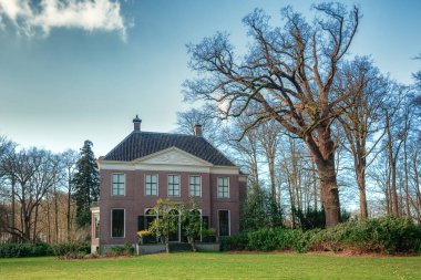 Dünün-Graveland, Hollanda, 10 Şubat 2018: kır evi bulunan güzel Park'ın-Graveland içinde Emlak Gooilust