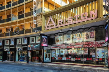 San Remo, İtalya, 18 Eylül 2018: Ariston sinema içinde İtalyan şehir San Remo cephe.