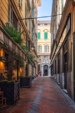 San Remo, İtalya, 18 Eylül 2018: San Remo İtalyan şehrin merkezine dar sokaklarda izlenimi