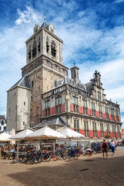 Delft, Hollanda, 29 Temmuz 2018: Yan ve arka bir Rönesans tarzı bina Delft belediye binasının