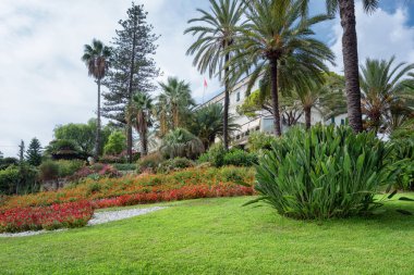 Hotel San Remo Lungamare Imperatrice on için güzel çiçek bahçesi