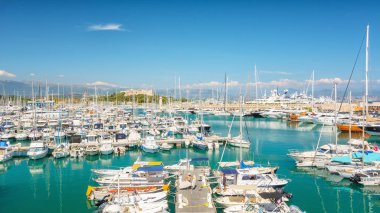 Bağlantı noktası Vauban Antibes Fransız town Fort Carre ile arka planda görüntüleyin