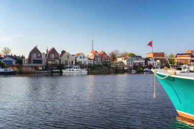 Zaandam'daki Oude Haven'da bulunan evler