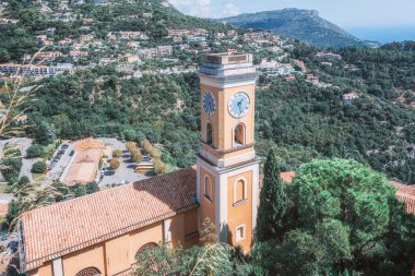 Eze ortaçağ köyünün eski neo-klasisizm kilisesi Notre Dame de l'Assomption