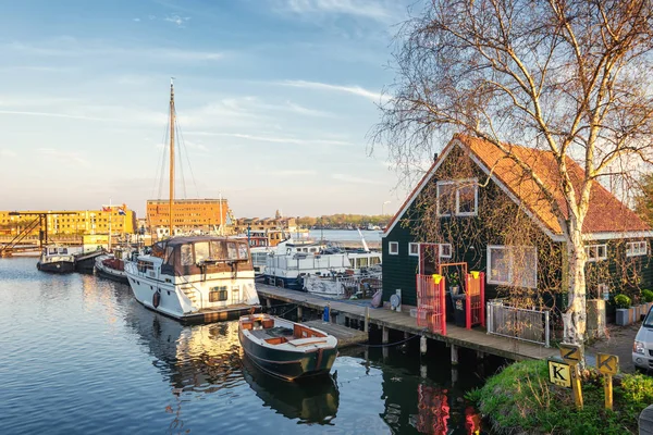 Impression of Zaandam located along the river Zaan seen from the marina — Stock Photo, Image
