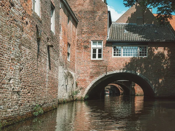 Binnendieze, Den Bosch şehrinin içinde yer alan küçük bir nehirdir.