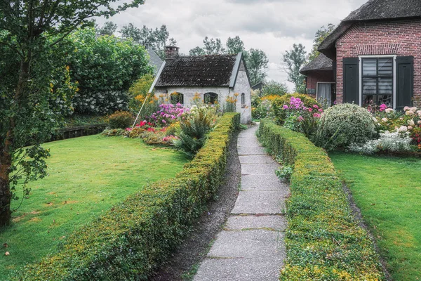 Hollanda köyü Giethoorn Cottage da Hollanda Venedik denir