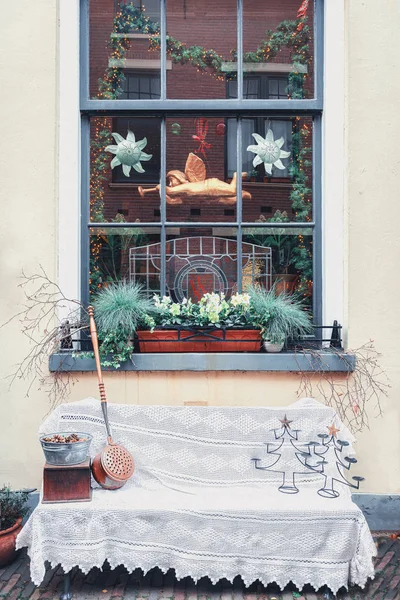 Decorated bench in front of the window for Christmas — Stock Photo, Image