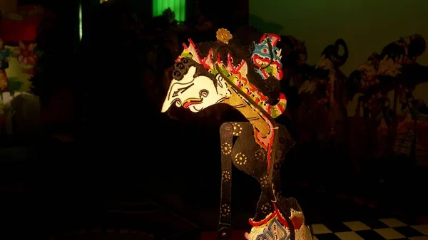 来自印度尼西亚爪哇的传统的Wayang Kulit艺术 通常在晚上通过举起传统的爪哇英雄来表演 — 图库照片