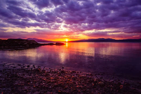 Stony Beach 'te Renkli Argyll Günbatımı