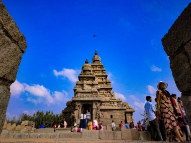 Shore Temple popüler bir turizm merkezi ve UNESCO dünya mirası Mahabalipuram, Tamil Nadu, Güney Hindistan 'da Kral Pallava tarafından inşa edildi.