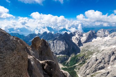 Marmolada massif, Dolomiti, Itay. Punta Rocca ve diğer doruklarına Dolomites Dağları'nda muhteşem görünümü