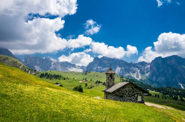 Small Church Gruppo Delle Odle Puez Odle Massif Dolomites Mountains — Stock Photo, Image