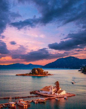 Mouse Adası, Corfu, Yunanistan. Vlacherna Manastırı Corfu Vigla Yarımadası.