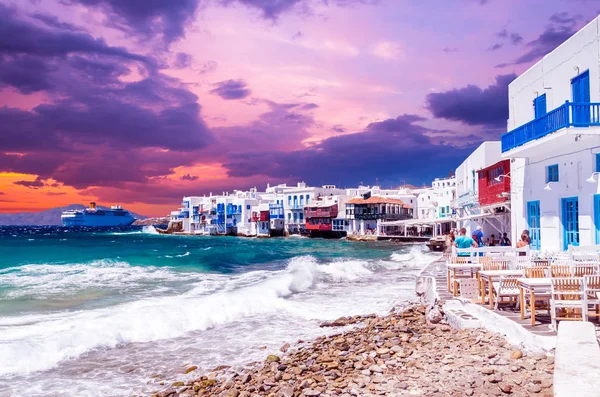 Küçük Venedik Mykonos Adası Yunanistan Deniz Kenarındaki Renkli Binalar Balkonlar — Stok fotoğraf