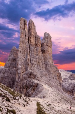 Rosengarten Catinaccio massif içinde günbatımı Torri di Vajolet üzerinde. Dolomites mountains, Alto Adige, South Tyrol, İtalya için güzel manzara