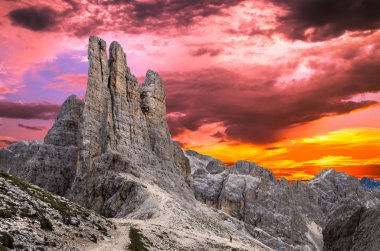 Rosengarten Catinaccio 'da Torri di Vajolet' te günbatımı