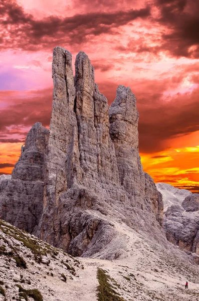 Rosengarten Catinaccio massif içinde günbatımı Torri di Vajolet üzerinde. Dolomites mountains, Alto Adige, South Tyrol, İtalya için güzel manzara