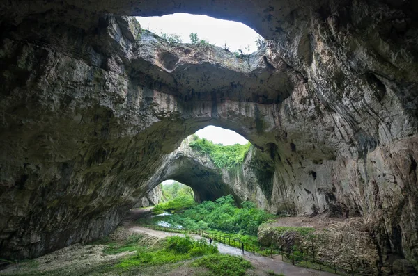 Cueva de Devetashka, cerca de Lovech, Bulgaria . —  Fotos de Stock