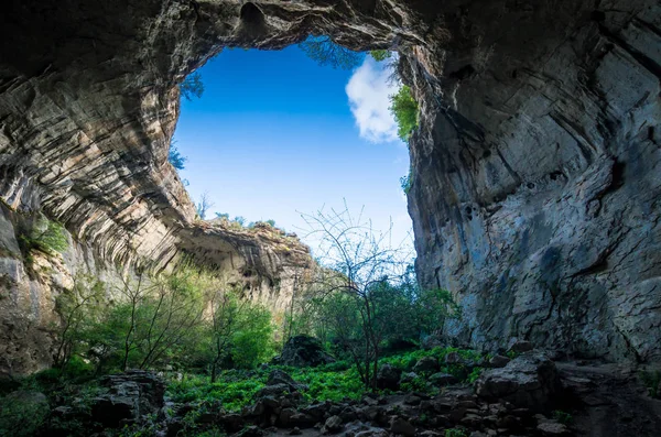 Prohodna cave, Bulgaria. — Stock Photo, Image